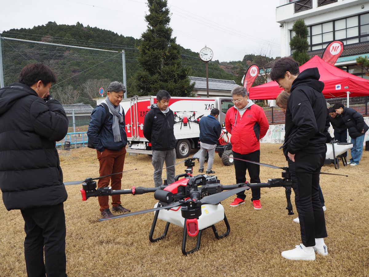 ドローン実演風景 XAGのい機体